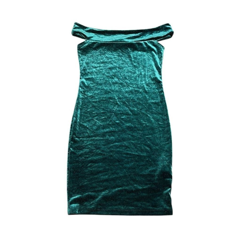 Elegant Green‎ Velvet Off-Shoulder Dress, Size M